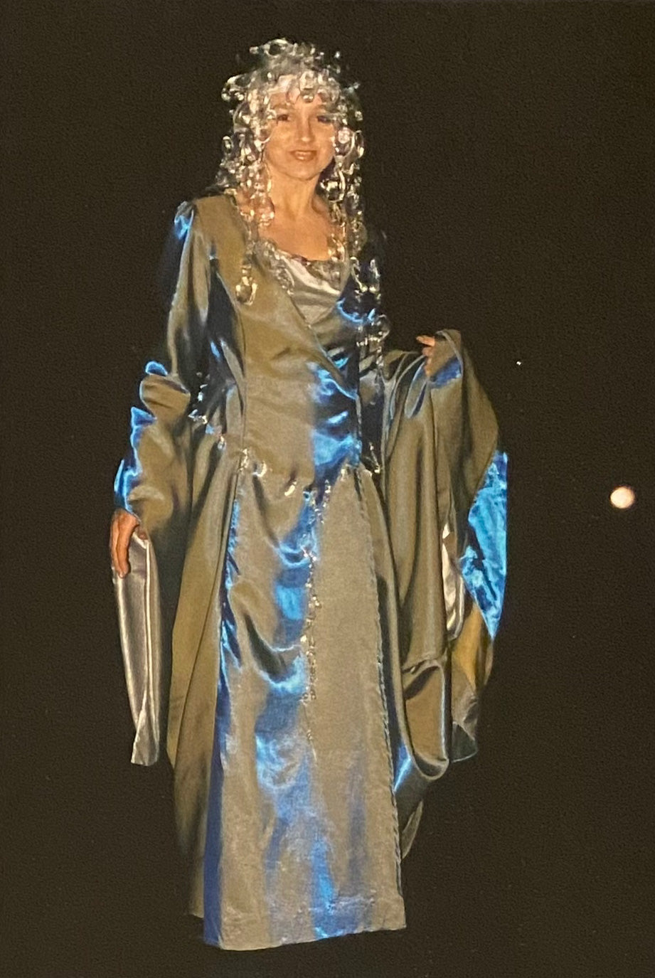 Jenny Mørk as a glassartist in an art performance in a fairy like costume in silver blue with a wig made of glass